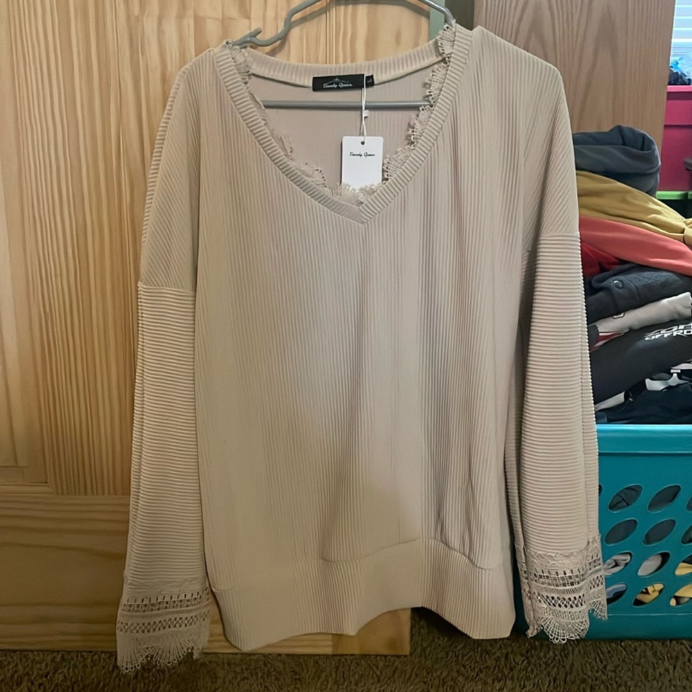 Super cute trendy queen long sleeve